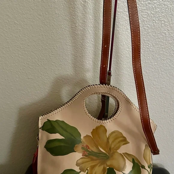 Patricia Nash Moretto Tote With Adjustable Strap and Dust Bag and Care Card - Picture 12 of 13